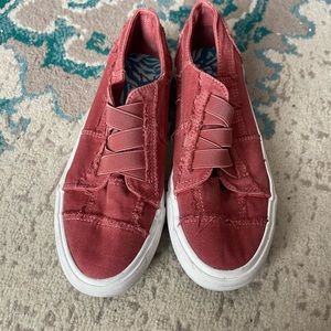 Blowfish size 7 shoes